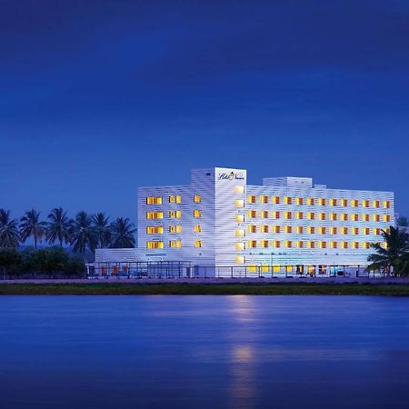 Hotel Naveen Lakeside Hubli Esterno foto