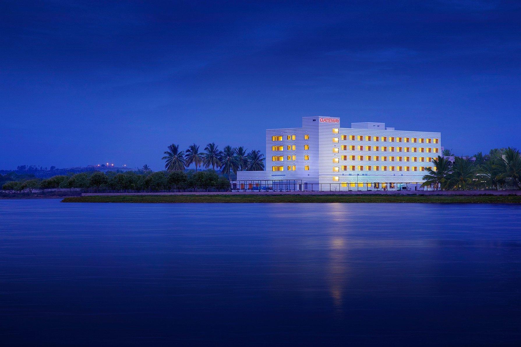 Hotel Naveen Lakeside Hubli Esterno foto