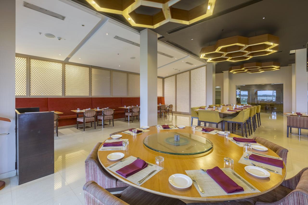 Hotel Naveen Lakeside Hubli Esterno foto