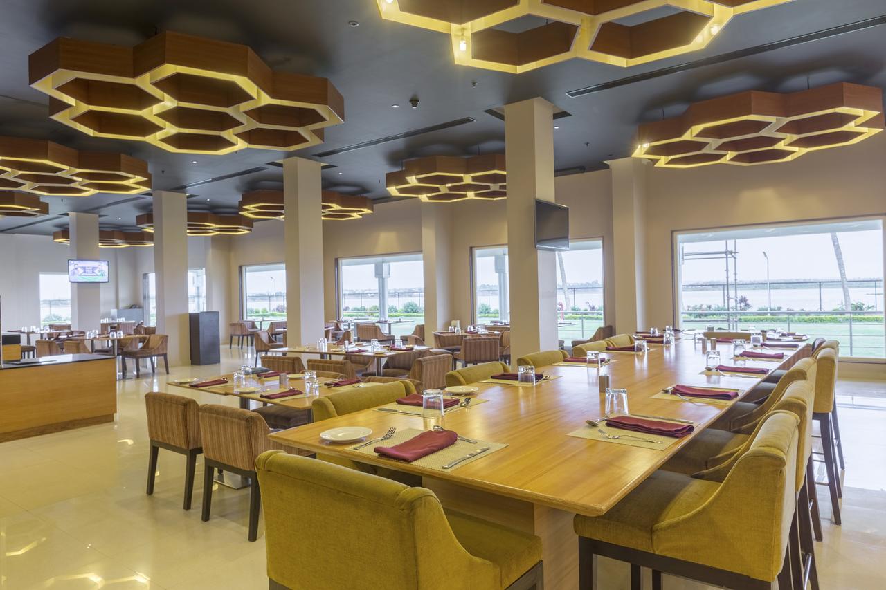 Hotel Naveen Lakeside Hubli Esterno foto