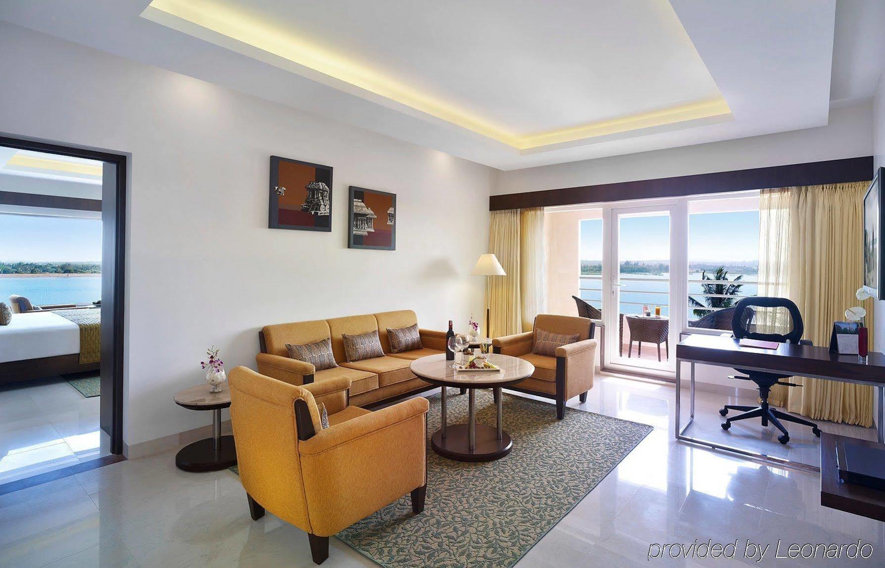 Hotel Naveen Lakeside Hubli Esterno foto