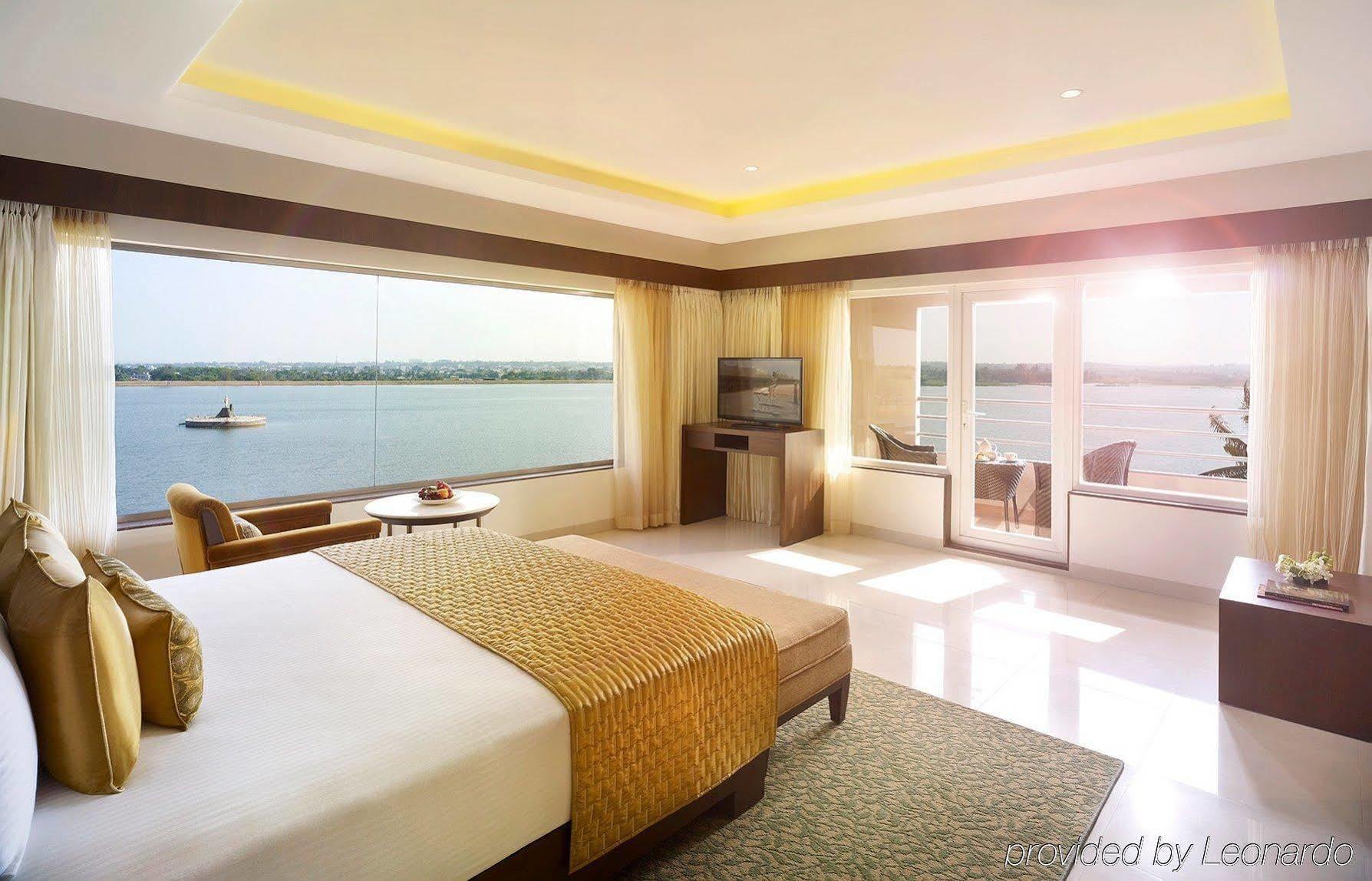 Hotel Naveen Lakeside Hubli Esterno foto