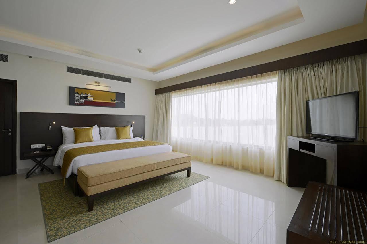 Hotel Naveen Lakeside Hubli Esterno foto