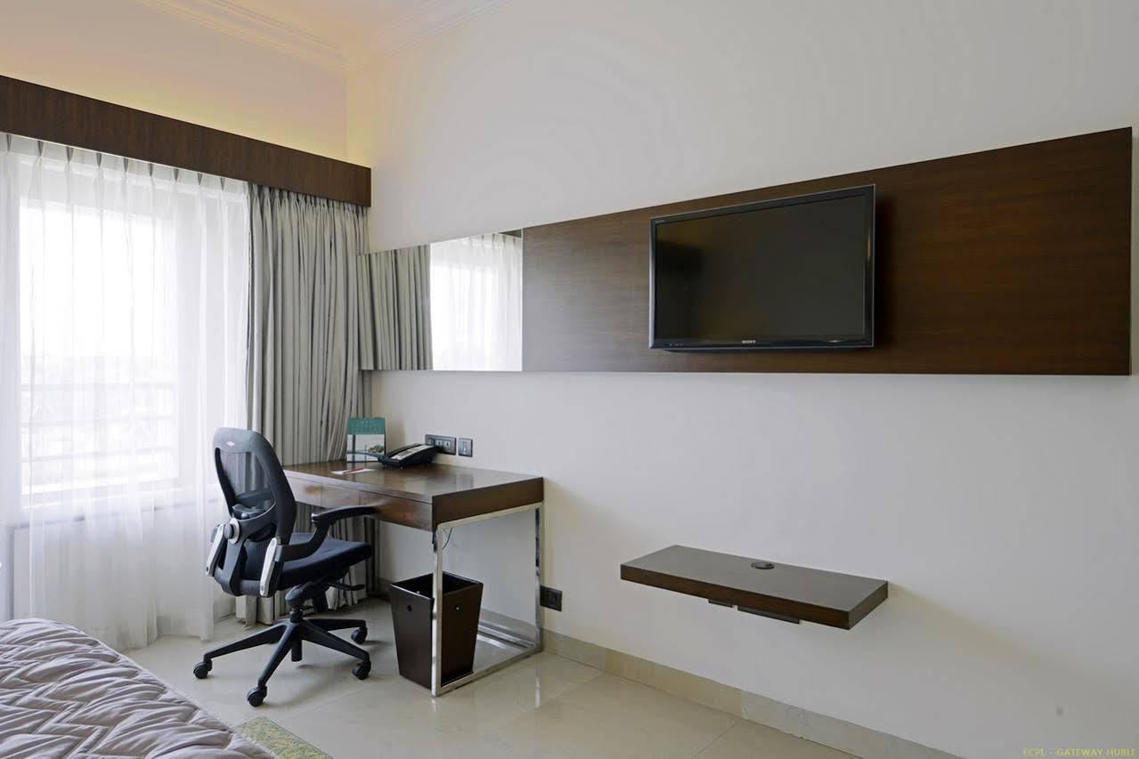 Hotel Naveen Lakeside Hubli Esterno foto