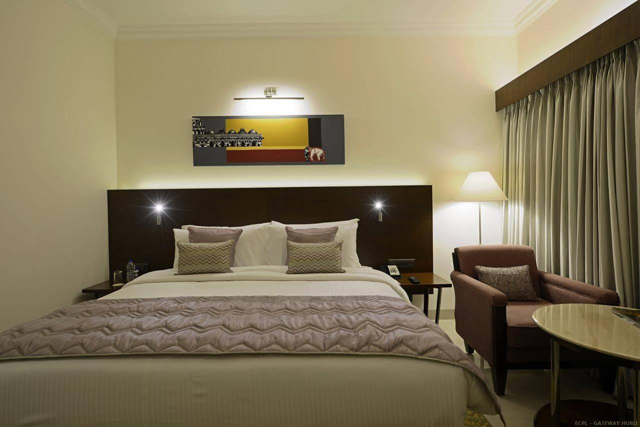Hotel Naveen Lakeside Hubli Esterno foto