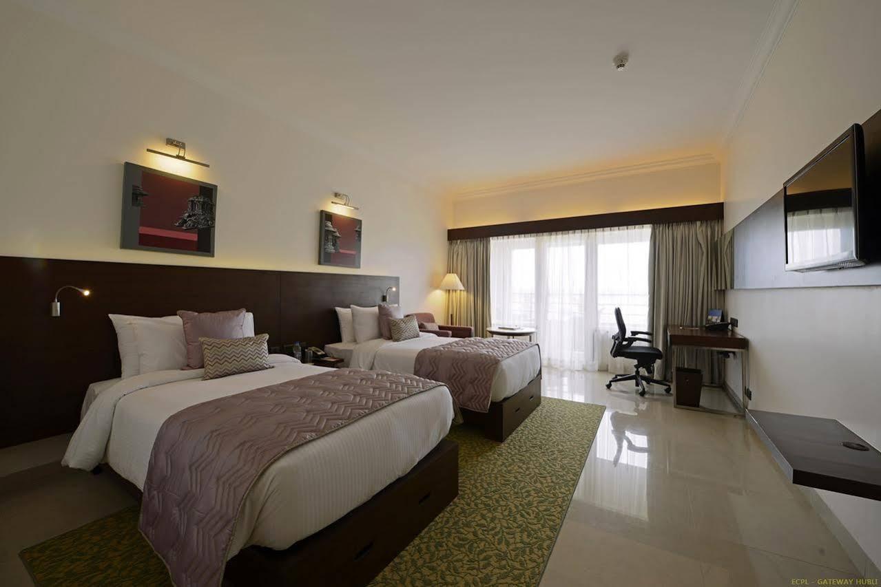 Hotel Naveen Lakeside Hubli Esterno foto