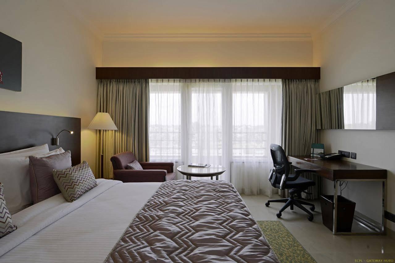 Hotel Naveen Lakeside Hubli Esterno foto