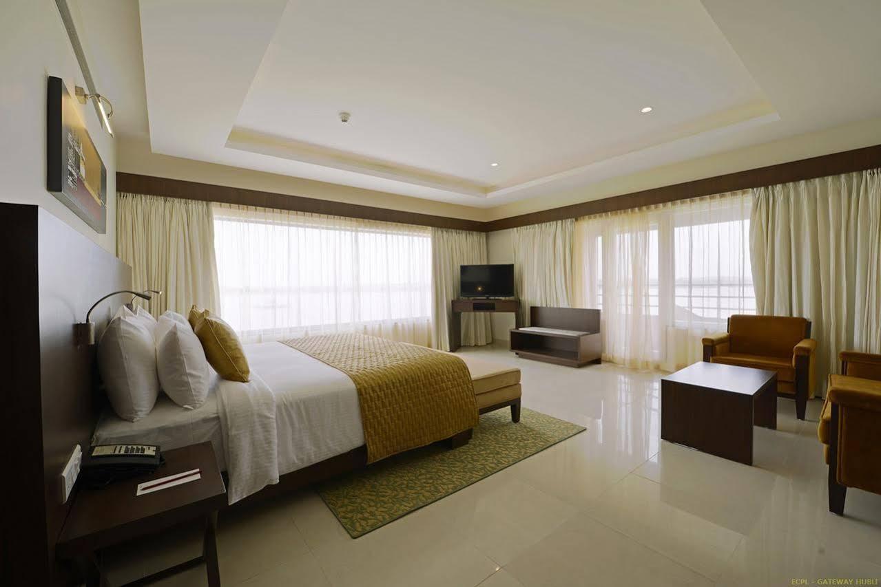 Hotel Naveen Lakeside Hubli Esterno foto