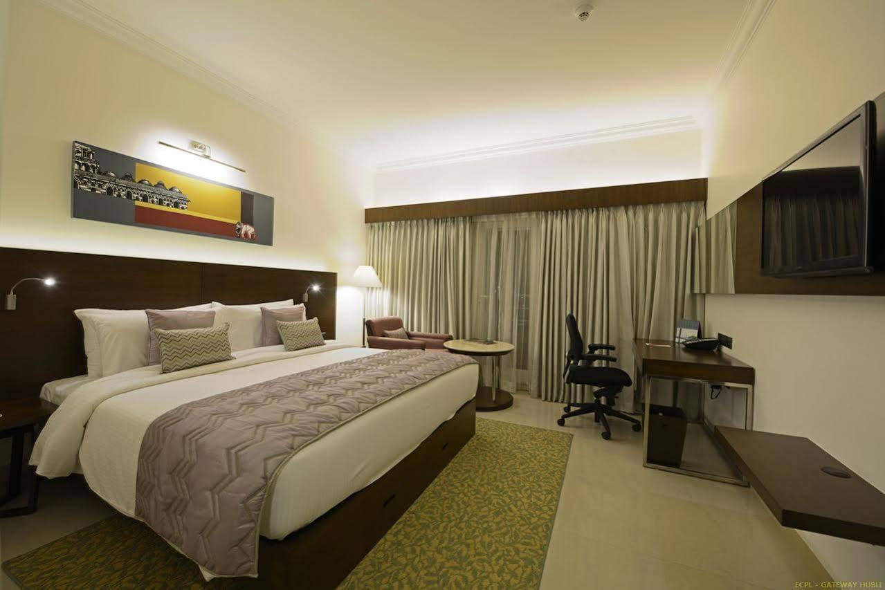 Hotel Naveen Lakeside Hubli Esterno foto